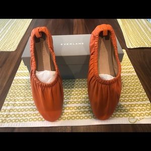 Everlane Scrunch Flats size 9. NWT